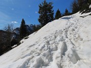 12 In decisa salita pestando tanta neve